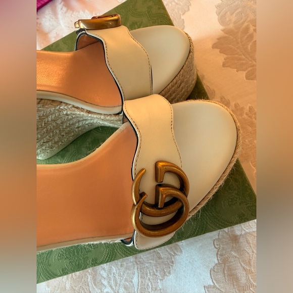Gucci New Elegant Cream Wedge Sandals - Picture 6 of 14